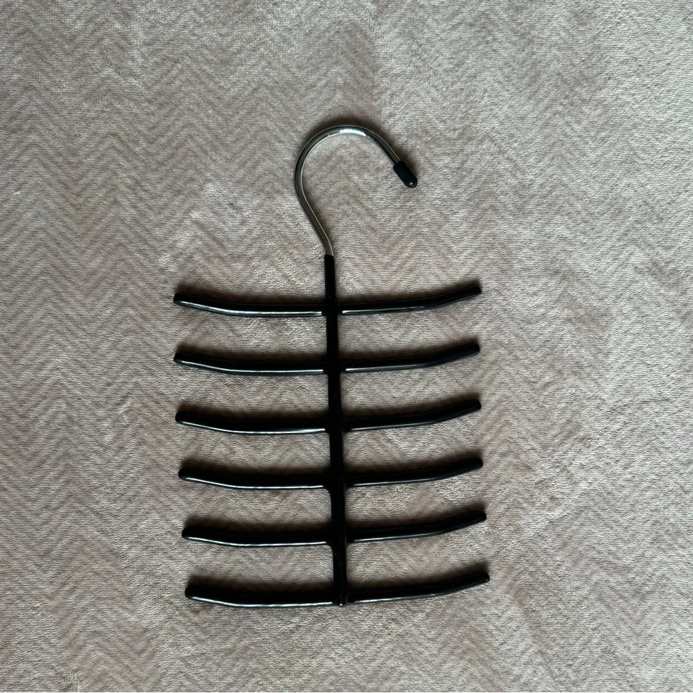 Scarfs/ties/belts hanger